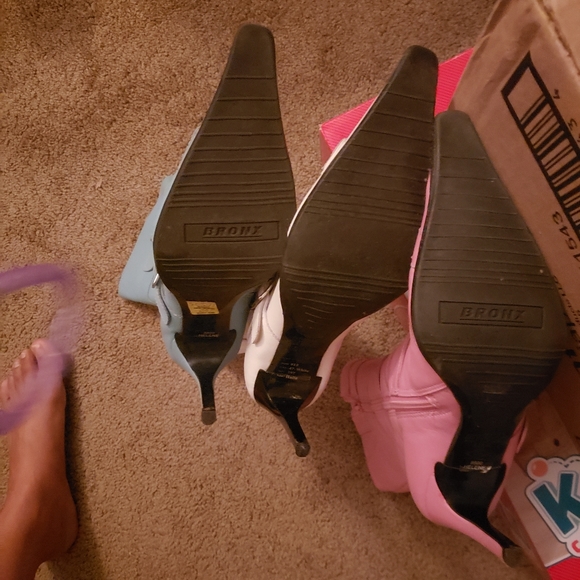 Boots - Picture 3 of 3